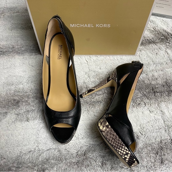 NWOT Michael Kors Hamilton Snakeskin Heels - Picture 2 of 9